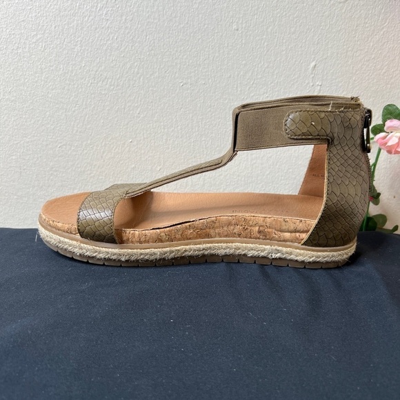 🌹 Adrienne Vittadini Green Brown Snakeskin Reptile Sandals 7.5 Platform Patrice - Picture 10 of 13